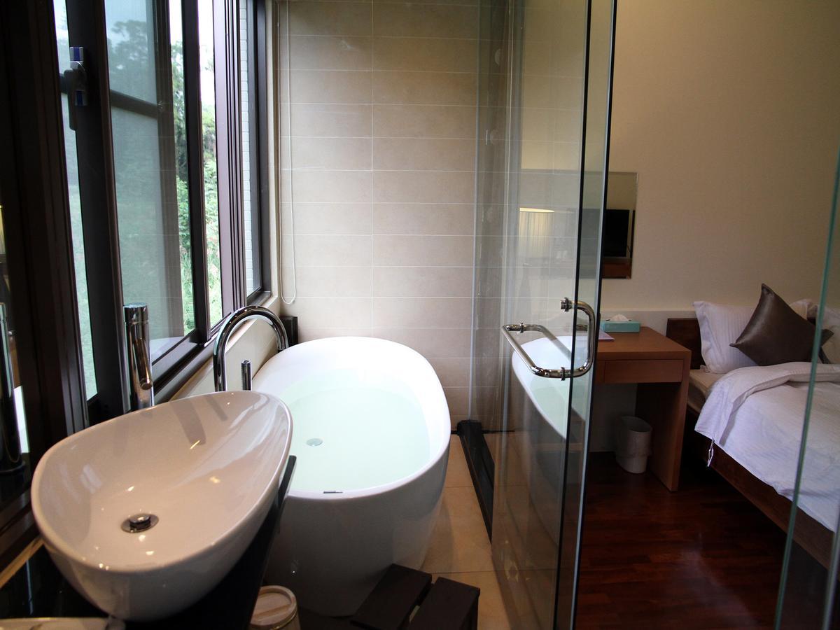 Peace Area Hot Spring Hotel Джиаоси Екстериор снимка