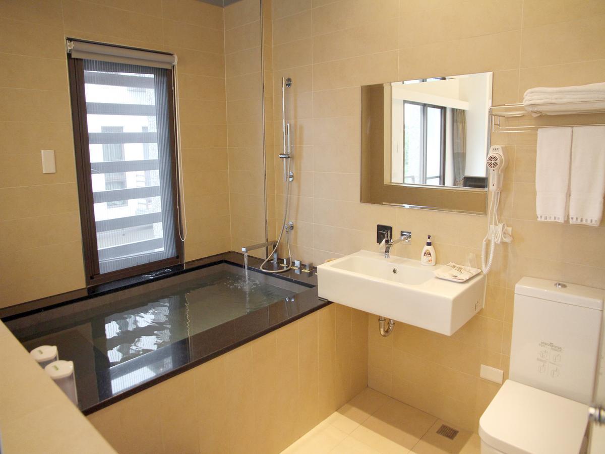 Peace Area Hot Spring Hotel Джиаоси Екстериор снимка
